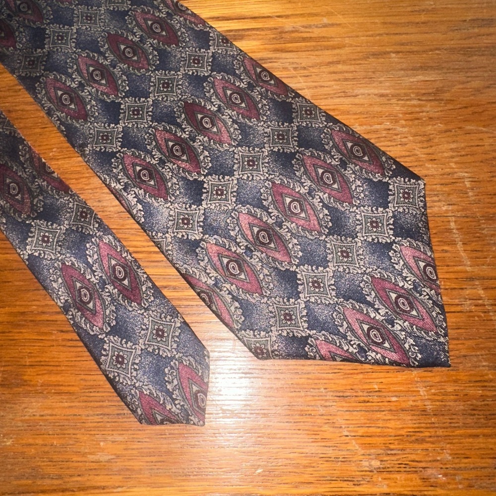 Henry Grethel Mens Silk Tie Navy Blue Burgundy Geometric Medallion‎ Italian Silk